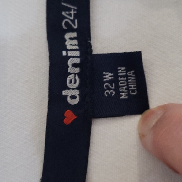 White Denim Plus Size 32W Jean Jacket with Metal Rivet Closure - Picture 5 of 11